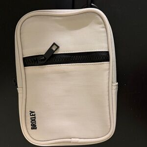 Coastal Brixley Crossbody Sling